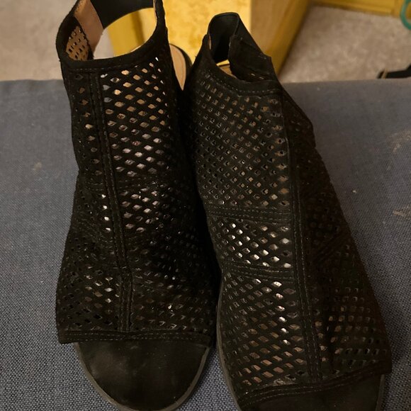 American Eagle Sandals - Picture 5 of 7